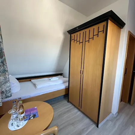 Hotel Ruegenschmiede Vis A Vis Hiddensee Schaprode Room photo
