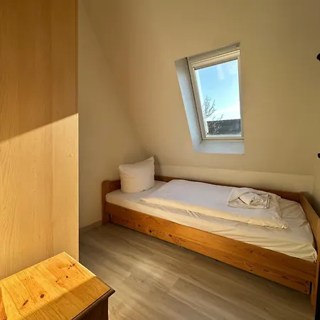 Hotel Ruegenschmiede Vis A Vis Hiddensee Schaprode Room photo