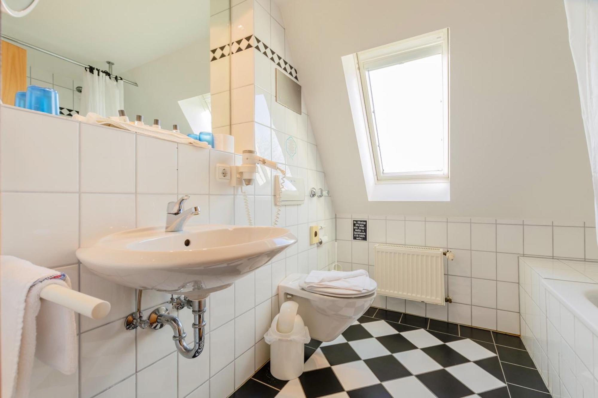 Zur Alten Schmiede 3*